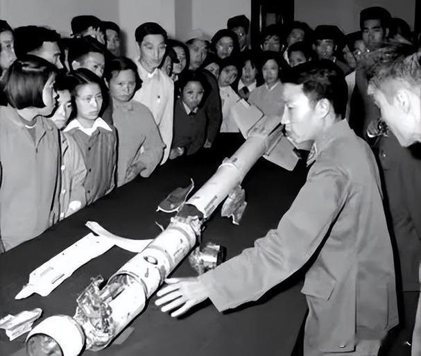 1958年9月，赫鲁晓夫强烈要求中国政府，立马将国民党空军坠落在中国境内的一枚导