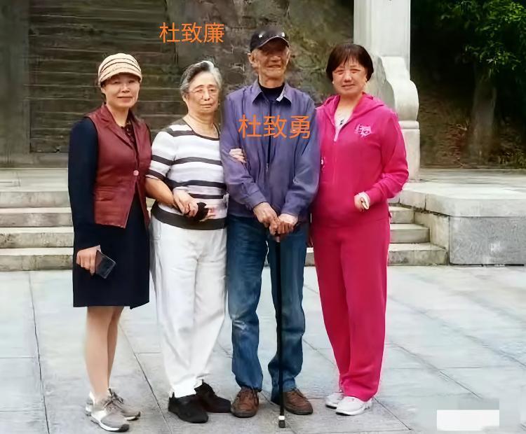 2026年，杜聿明的子女到昆仑关参观时的留影
