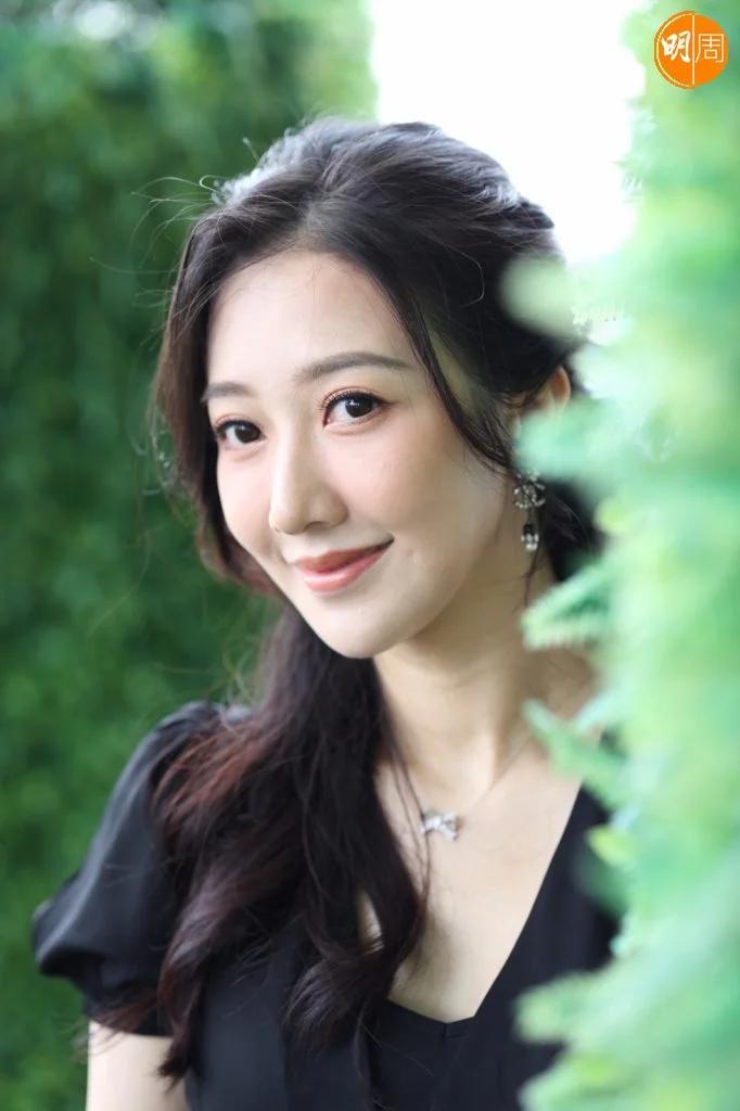 产后复出 望拍代表作给囡囡 何依婷靠老公做“情感树窿”|何依婷专访何依婷做妈妈后