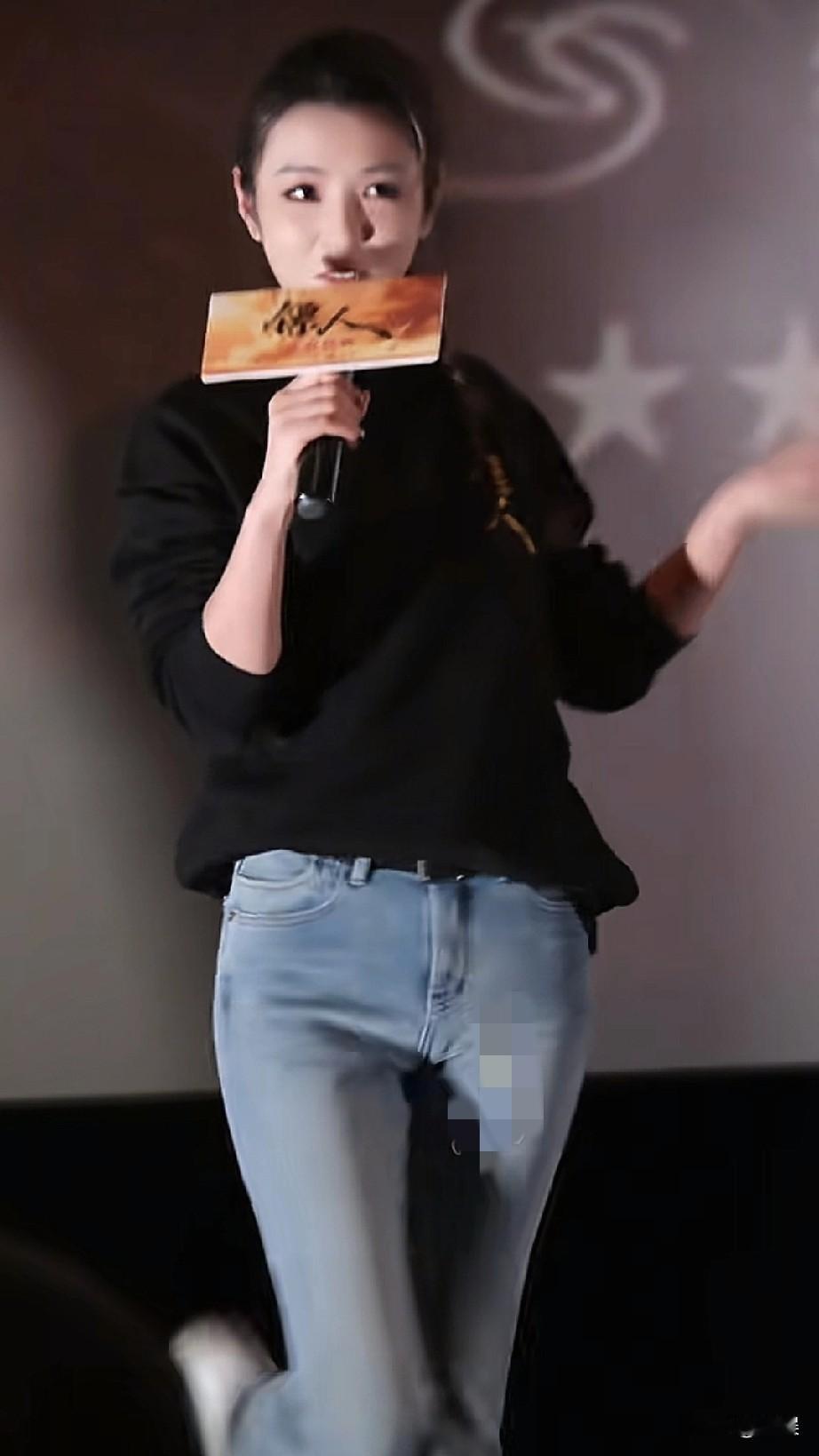 李云霄台上讲话