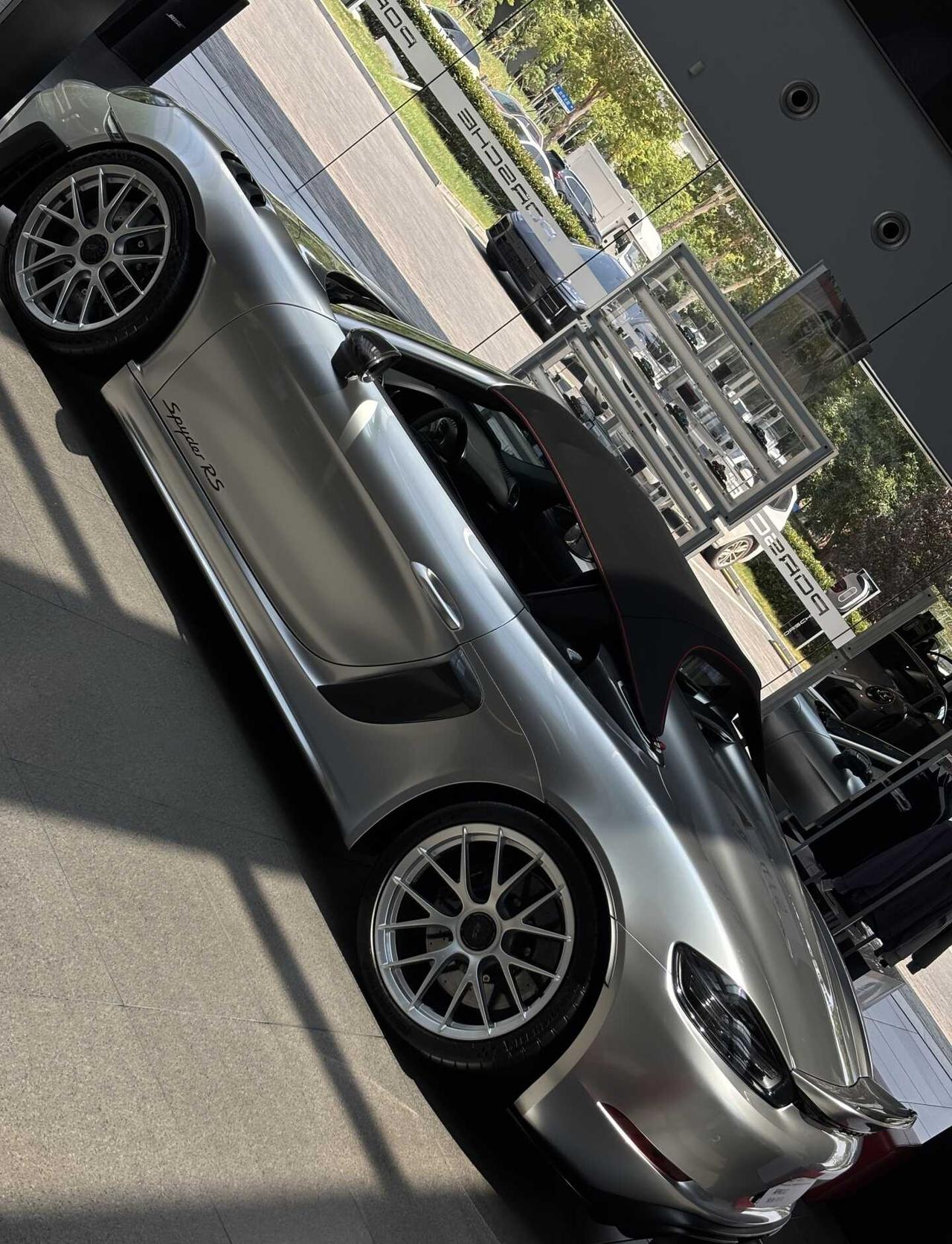 被这台银色小跑车硬控了！
718 Spyder RS 性能王者，100+真的没人