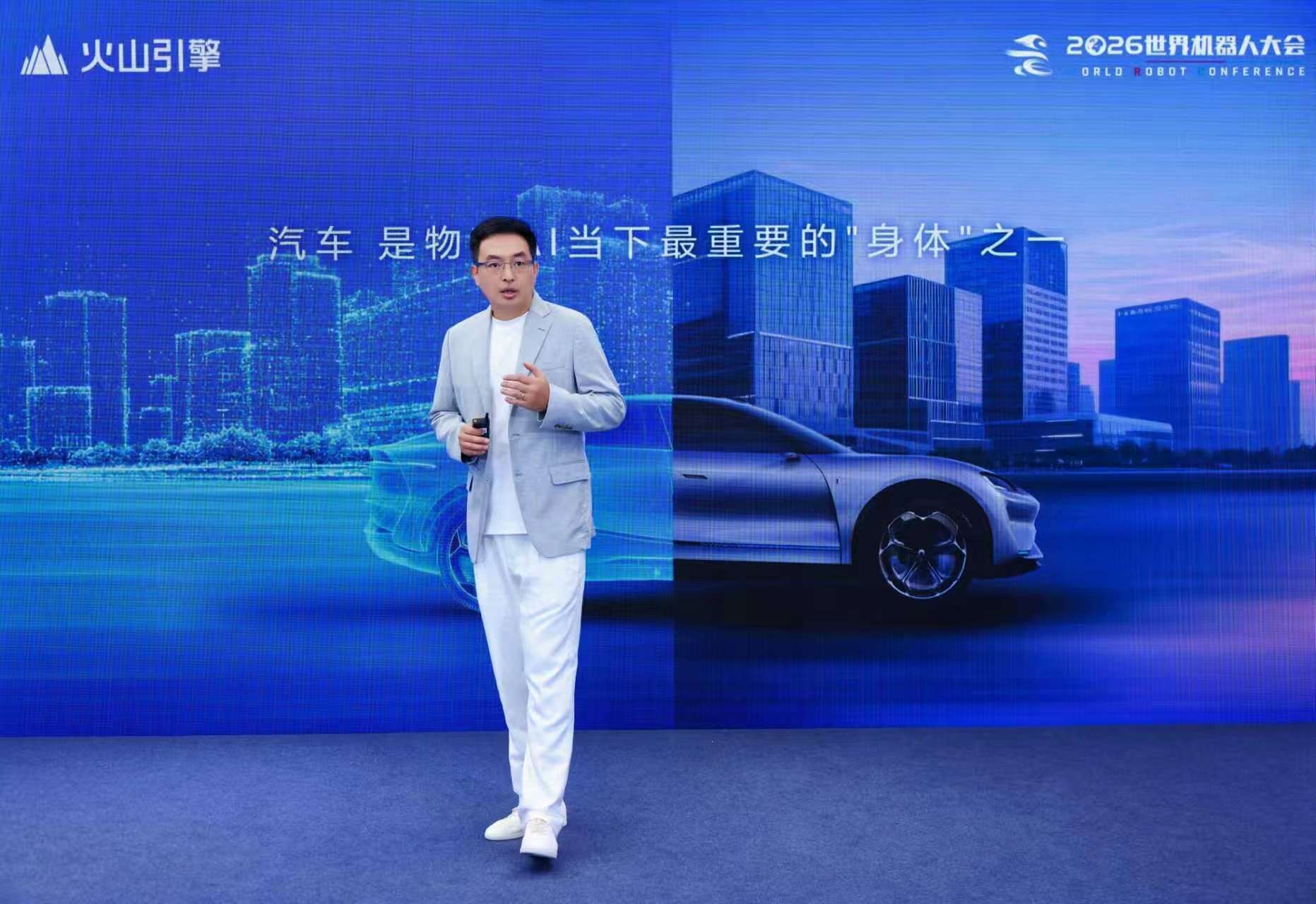 被中国机器人的进化速度震惊到了AIVA跳出单纯堆硬件的思路，把汽车当作AI陪伴载