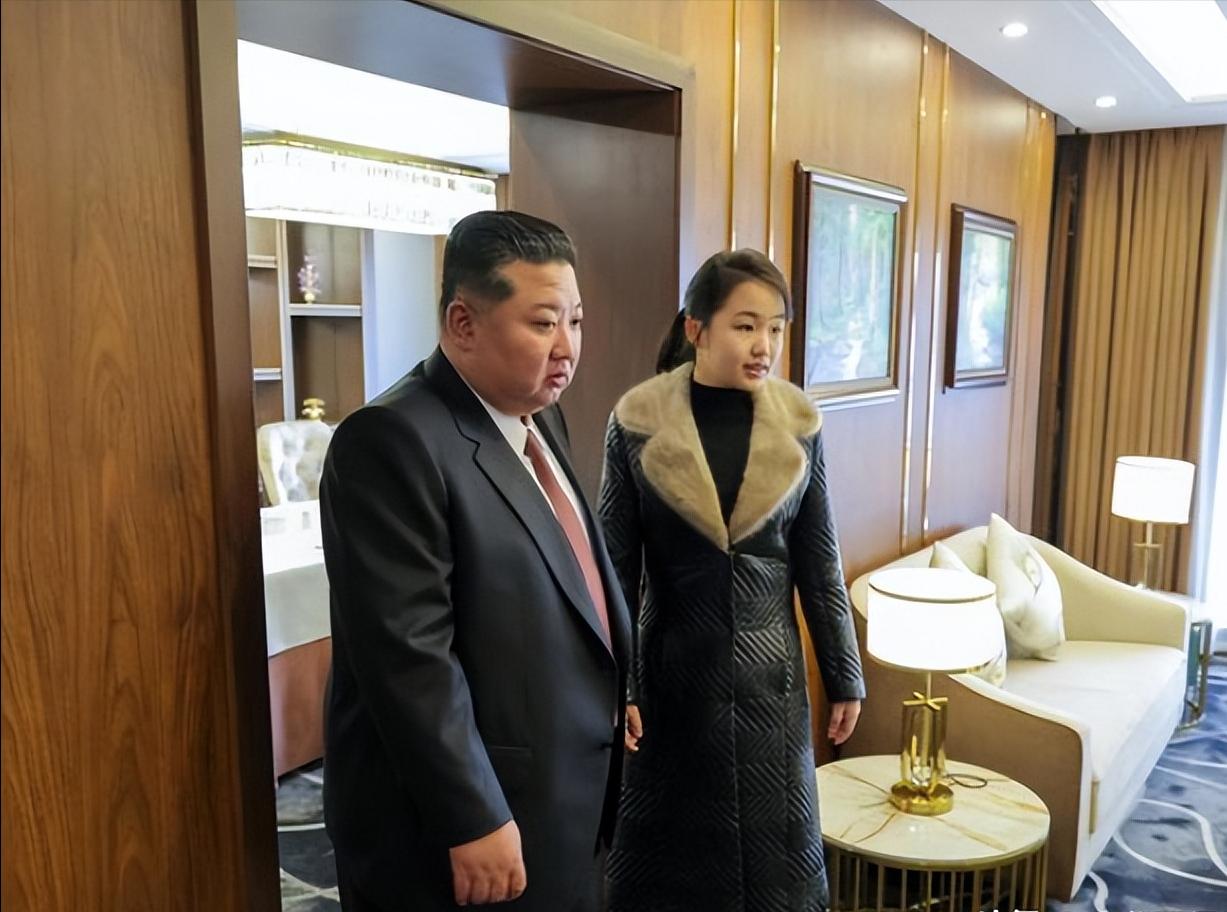 就在刚刚， 
金正恩宣布一个重大决定，金珠爱现场见证。 
 
朝鲜官方媒体今天披