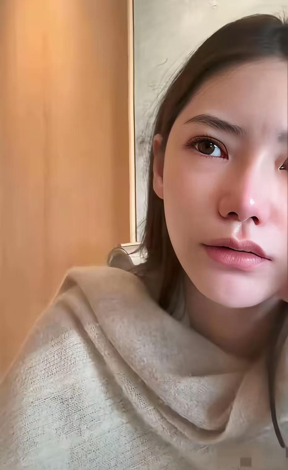 不拆房间留着干嘛？二个孩子干嘛非要留在台湾，小孩适应能力强。一下就适应，跑来跑去