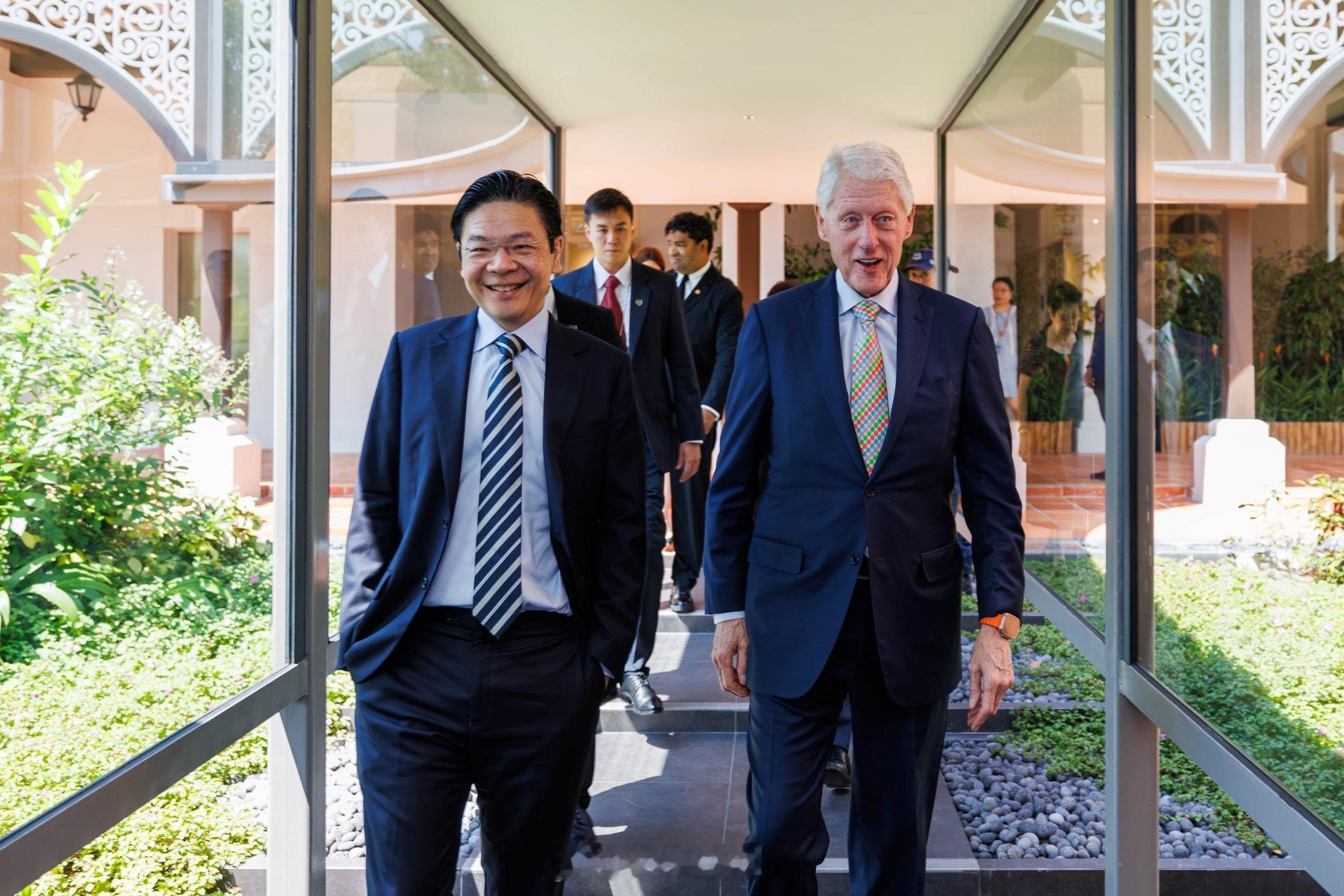 “始作俑者”克林顿抵达新加坡访问会见了新加坡总理黄循财和当时亚太跳板关键人物之一