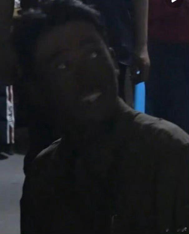 已笑崩！朱一龙拍完爆炸戏后，就剩一口白牙了[允悲][允悲] ​​​