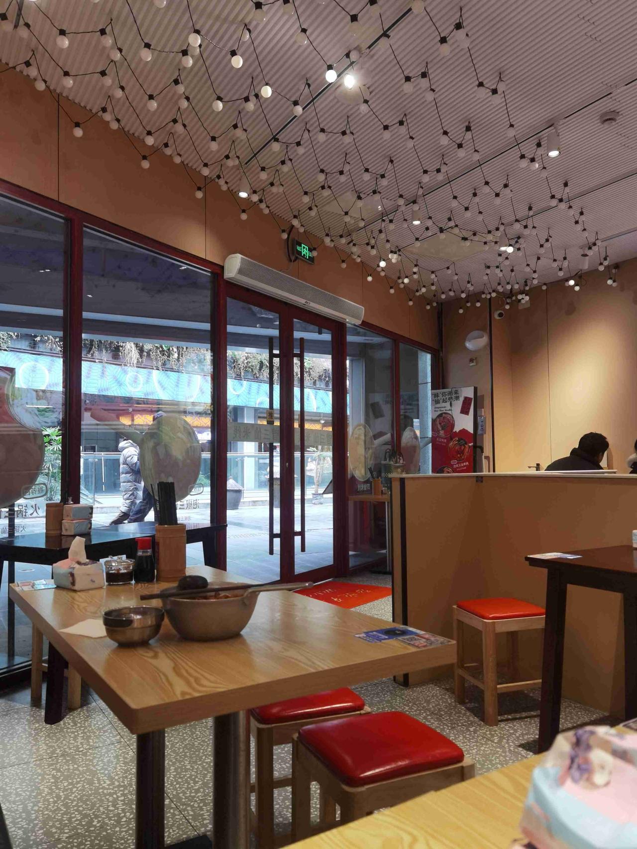 我的今日状态：😁轻松愉快
我这里的天气：☁️阴天
今天周六，和女儿一起出来逛逛