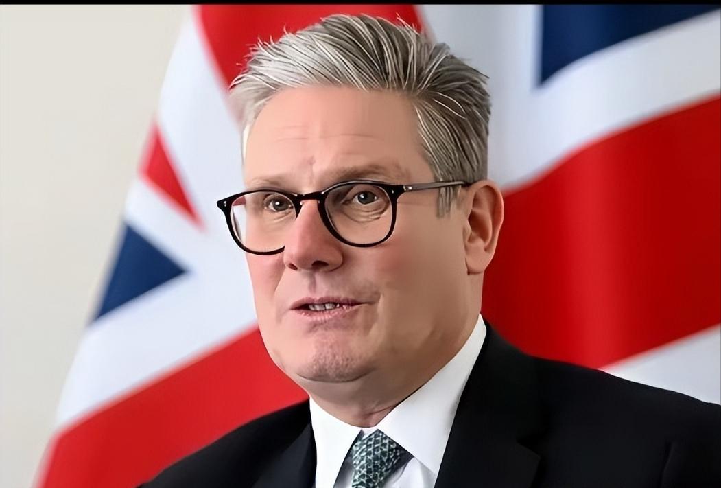 谁见过接盘救市干出成绩，临下班被“夺路明抢”？英国首相斯塔默，还真给世界投了个新