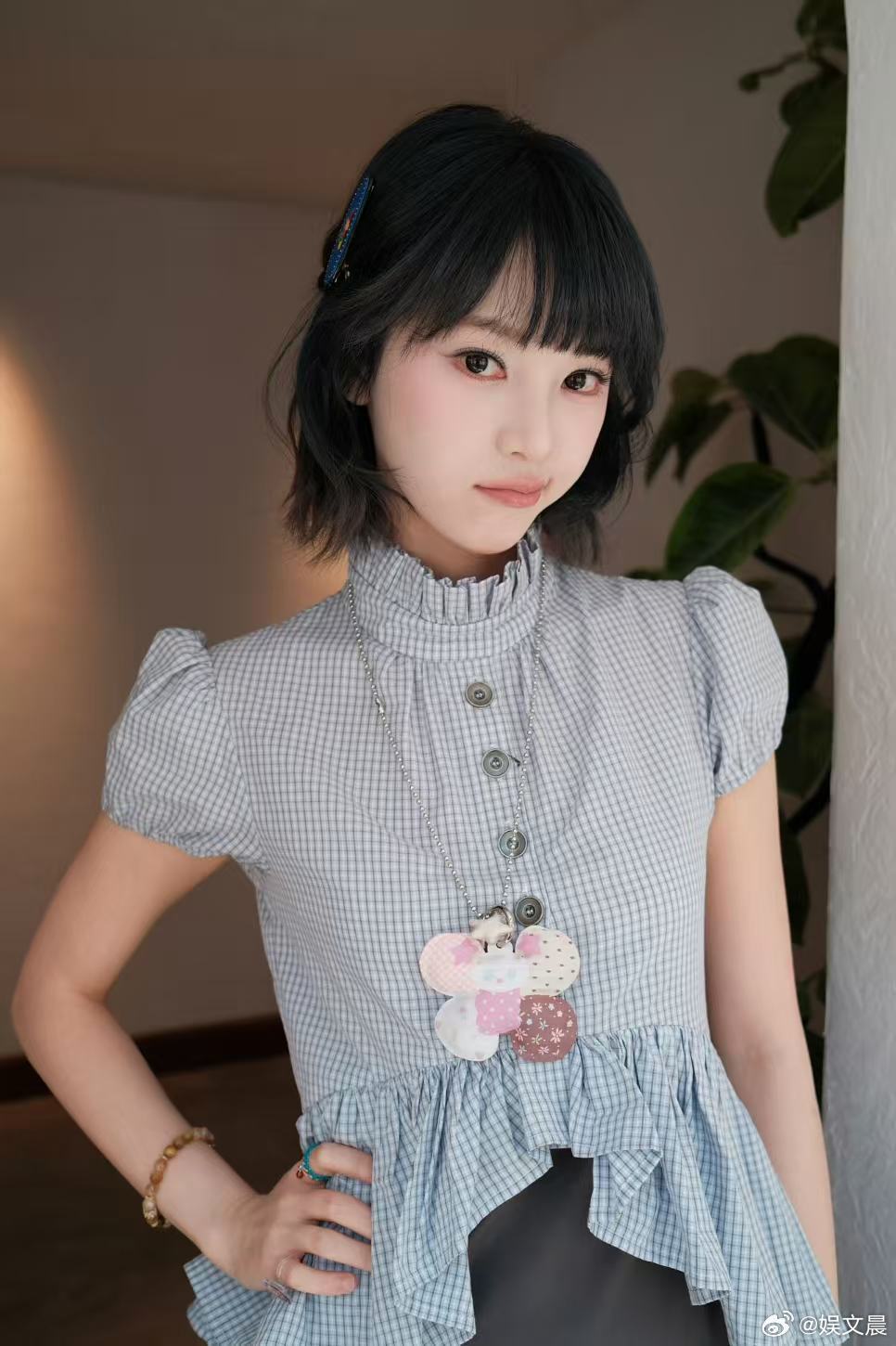 看到黄灿灿的线下生图，就知道大家为什么这么期待见面了，颜值真的很能撑场。这段时间