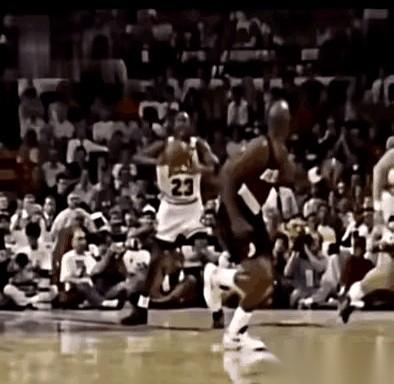 斯科蒂·皮蓬，这名字一出来，防守端就是一堵墙。
那身板，那臂展，对手的球到他跟前