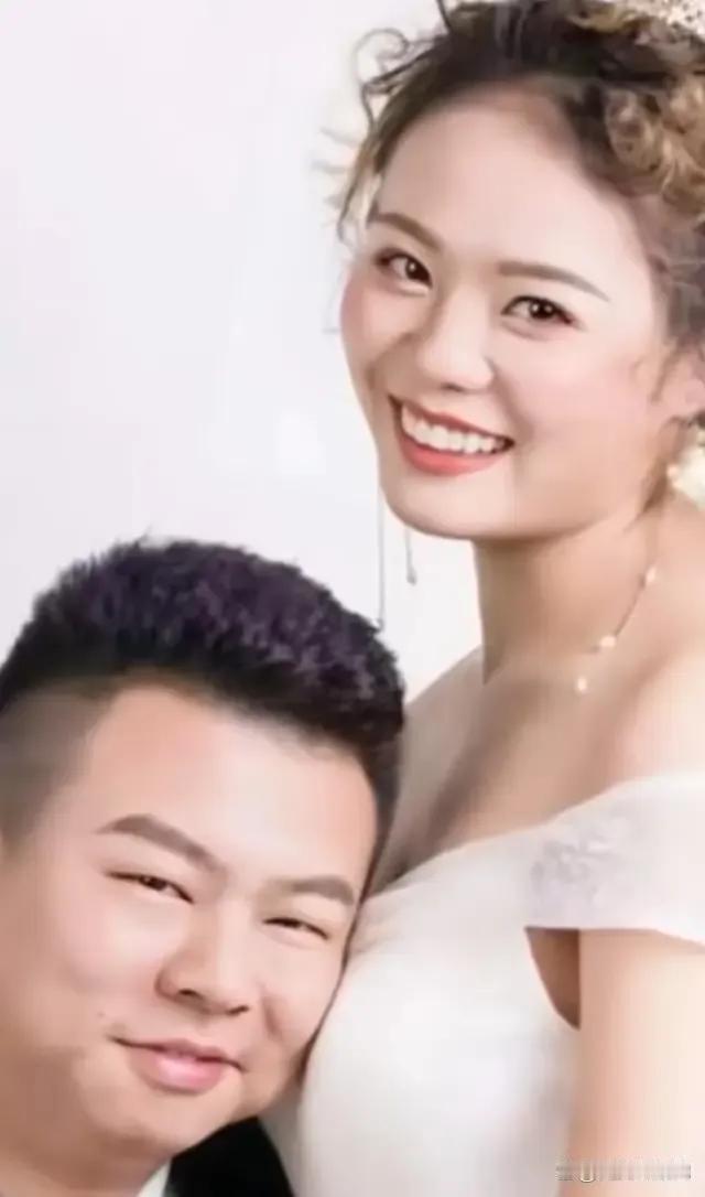 在云南省保山市隆阳区瓦窑镇老营村委会的一角，一个关于爱与坚持的故事正在悄然流传。