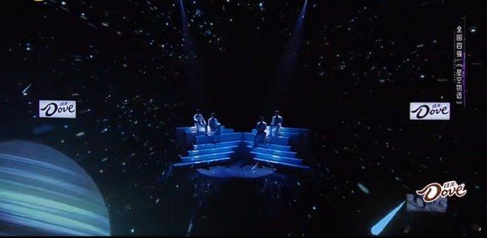 慕容云海一张口我的青春回来了声鸣远扬这哪里是开场秀，这分明是青春的复刻现场，慕容