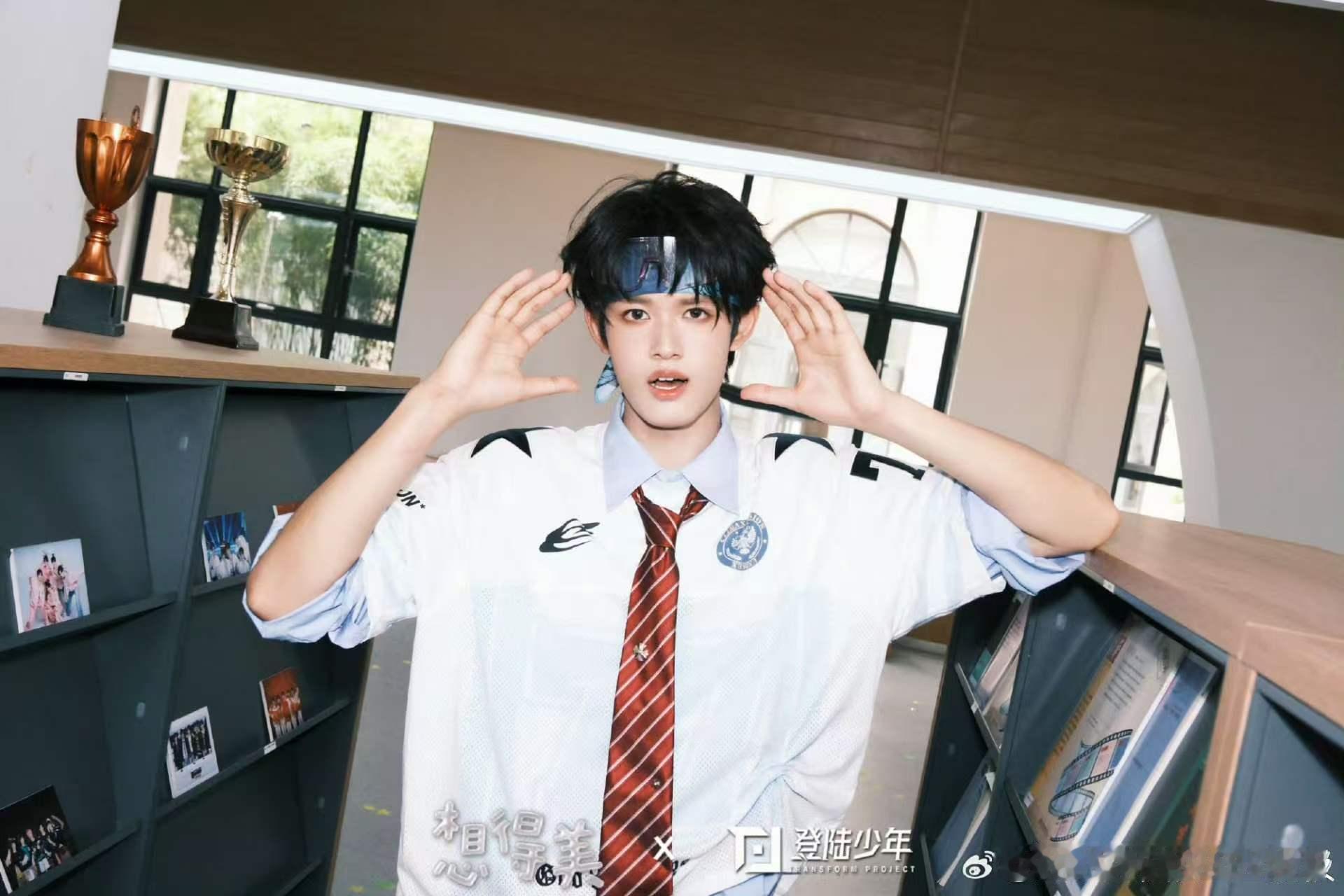 张极手机掉厕所的反应一路向海的少年 笑死我了，张极演手机掉厕所那段真的太有信念感