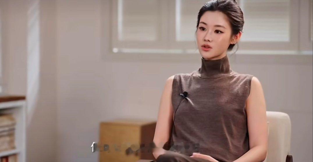 姜乘澜结婚了一点不稀奇，她还挺漂亮的，把头发梳起来更直观一点儿 ​​​