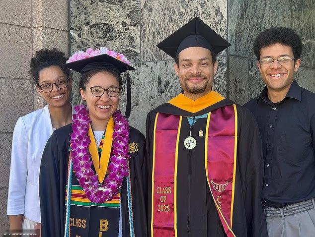 白宫晚宴枪手曾向家人发送宣言¹ 有人问枪手的动机是什么？让他自己说吧，公开信曝光