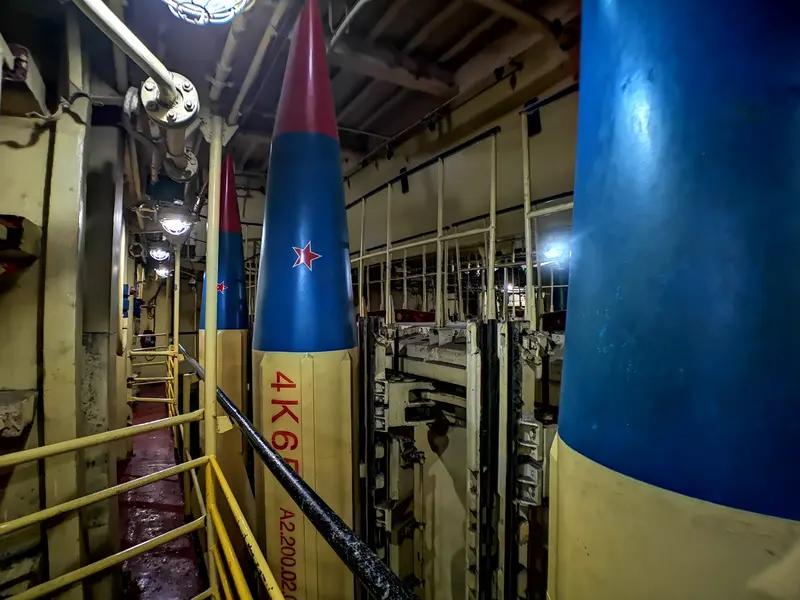 美伊冲突是否会升级为全面战争 美伊冲突升级为全面战争的可能性较低。美国虽在中东部