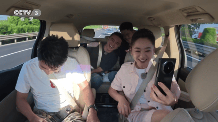 被尼格买提妈妈一句话逗笑了阿姨综艺感拉满，一句话KO小撒！ ​​​