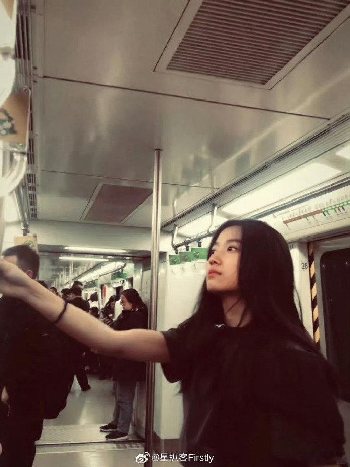 侯明昊卢昱晓早期留子味刷到侯明昊卢昱晓，满脑子都是 “早期留子圈模范情侣”！颜值