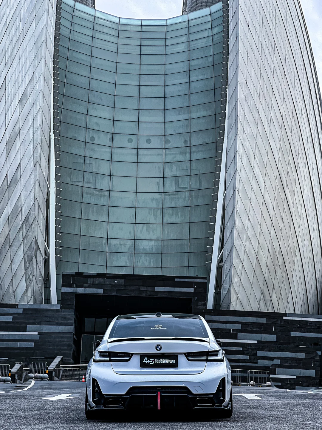 白色的宝马才是白马王子好嘛？