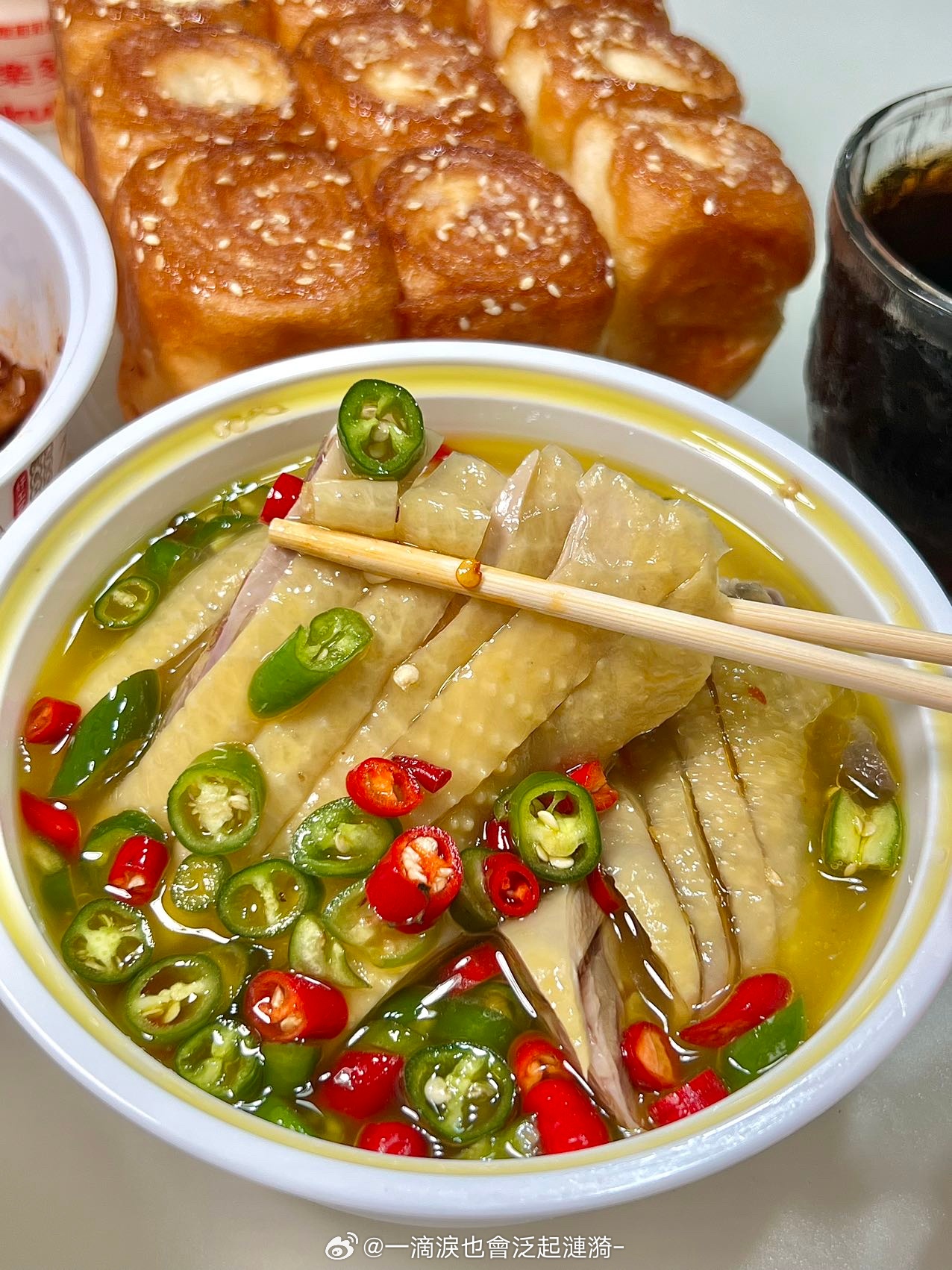 上个班最对得起的就是这张嘴盛夏闷热完全不想进厨房开火，宅家正餐全靠紫燕百味鸡撑场