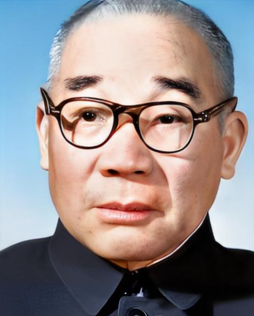 1958年，马寅初向主席建议实行计划生育。主席强烈反对，当场否决了他的建议，并提