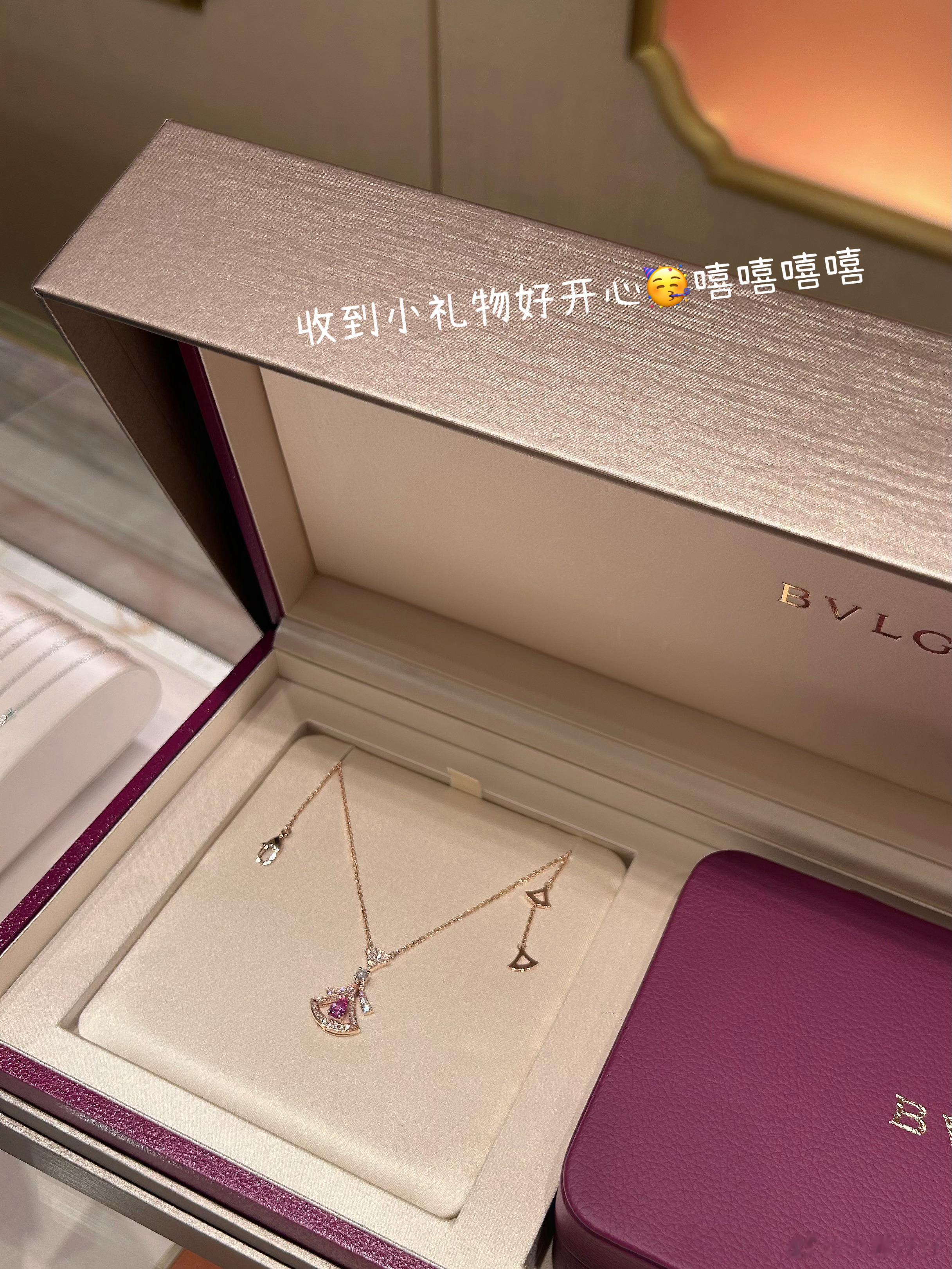 爱是动词 不是名词[哈哈][哈哈][哈哈] ​​​