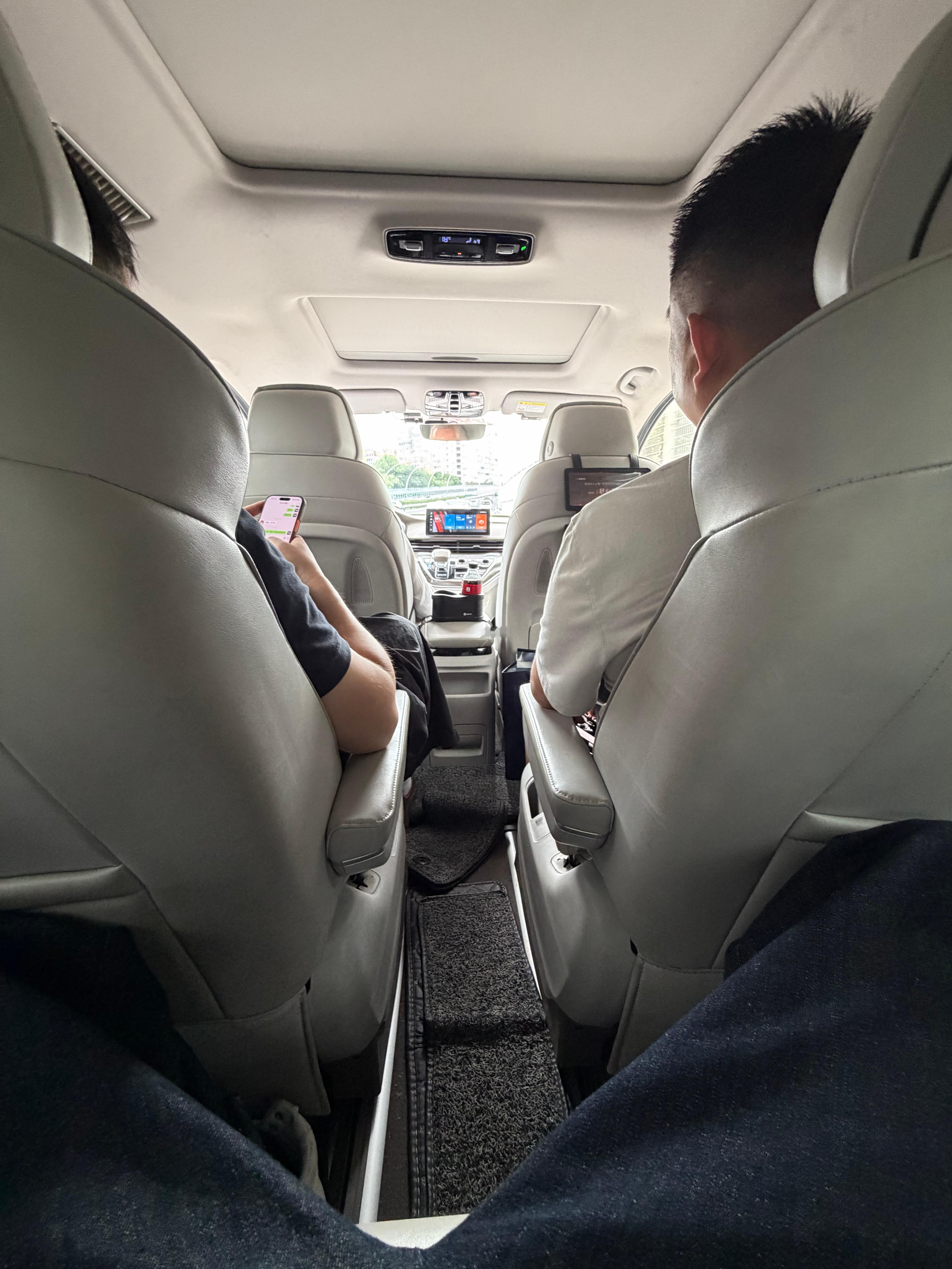 在上海打专车，为什么打到的全是MPV了。 ​​​