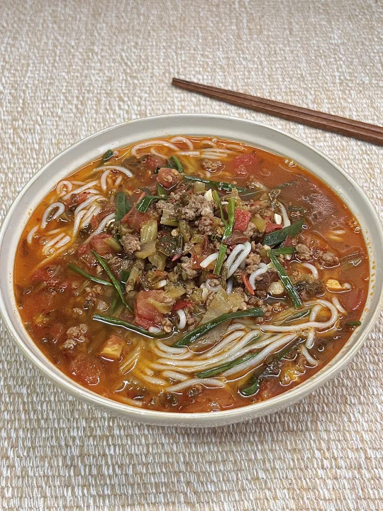 今日下饭菜🤤酸菜肉沫米线！酸辣开胃🌶️