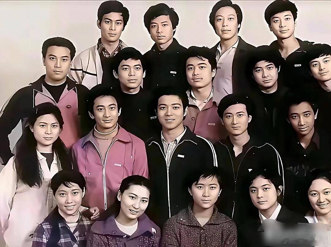 照片里你要认识一个 就说明真老了 ​​​