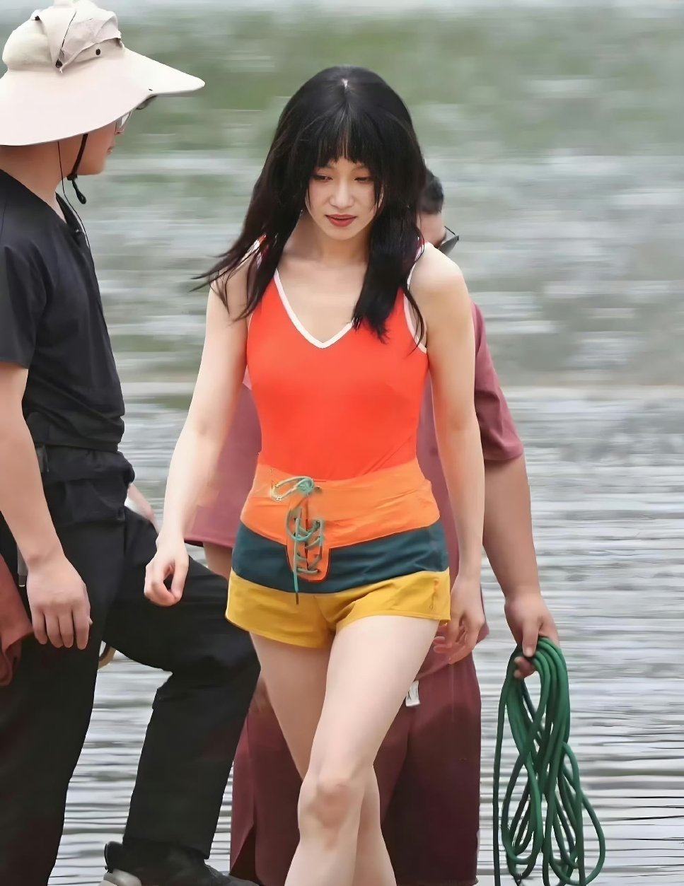 原来是倪妮啊？还以为是阚清子。完全变样了 