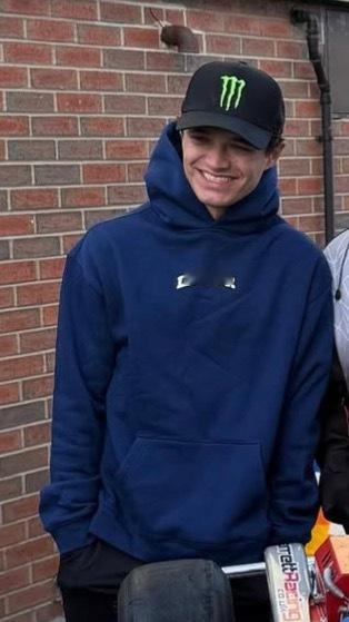 原来小两口穿的还是LN4同款卫衣[团圆时刻]兰多诺里斯｜F1 ​​​