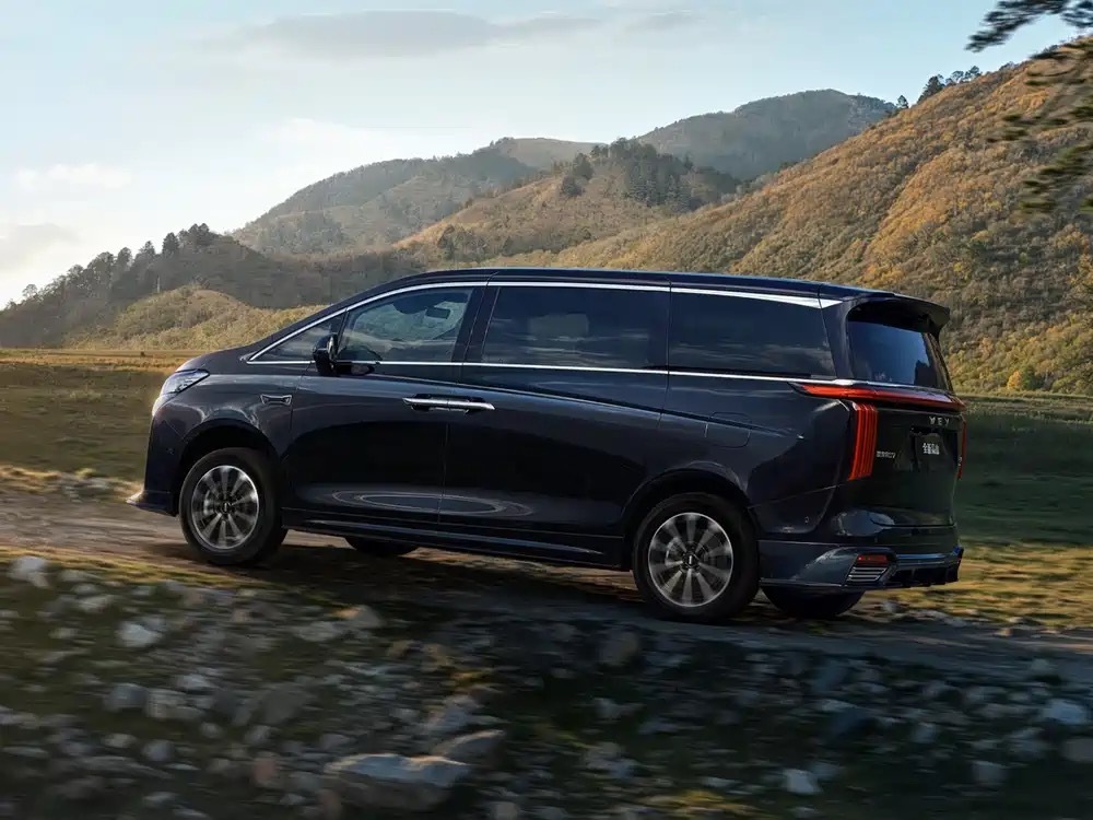 魏牌高山插混MPV，35万商务家用混动MPV。高端七座MPV，插混架构纯电续航1