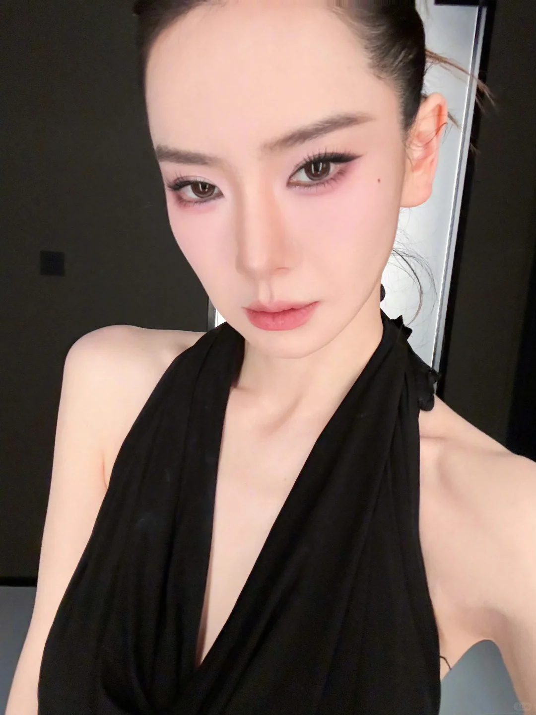 为戚薇化的梦幻紫半包小烟熏