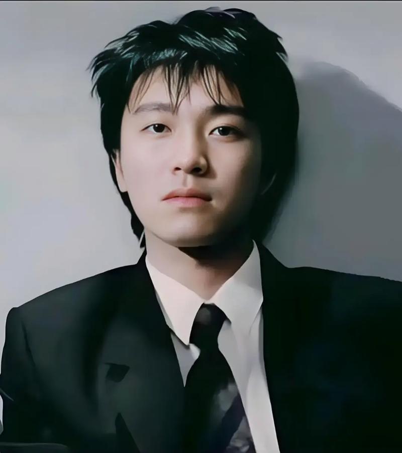 终于弄明白了！

周星驰为什么在娱乐圈朋友不多？

不是因为所有人都讨厌他，更不