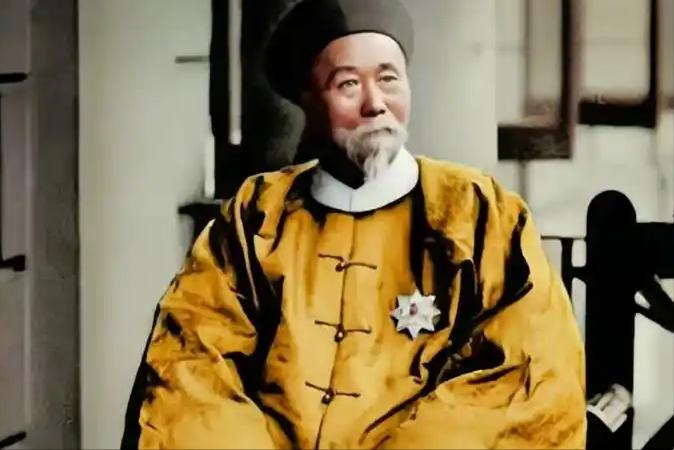 一八九六年，俄国沙皇举行加冕典礼。在这场盛大的活动期间，场外不幸发生了严重的踩踏