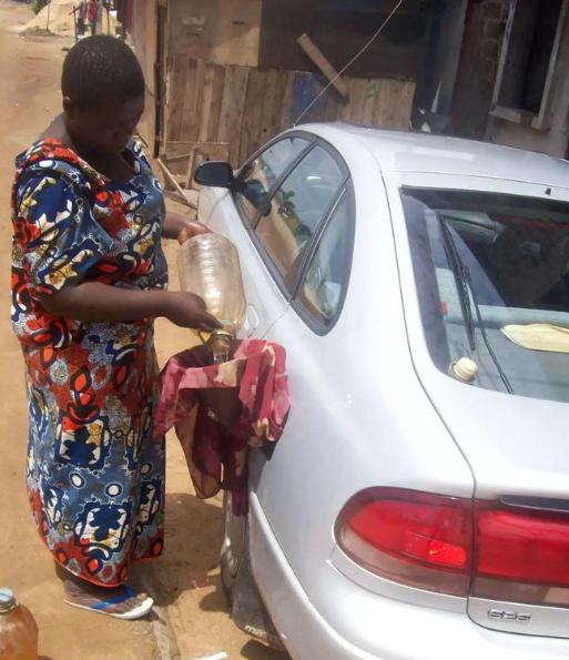 我问Deepseek,价格是由什么决定的？
它告诉我：
价格由成本、供求关系、效