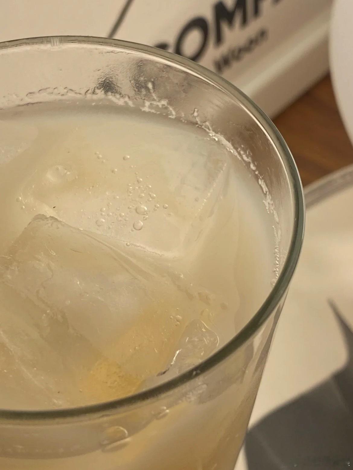 荔枝鲜榨米酿榨汁 一口穿越盛夏！新鲜荔枝现榨的清甜果香，与米酿的温润完美适配。入
