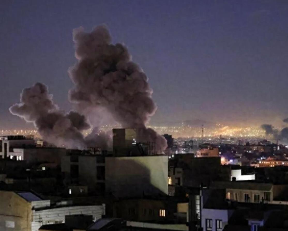 据央视新闻消息，3 月 2 日，在国际原子能机构理事会紧急会议上，伊朗常驻代表表