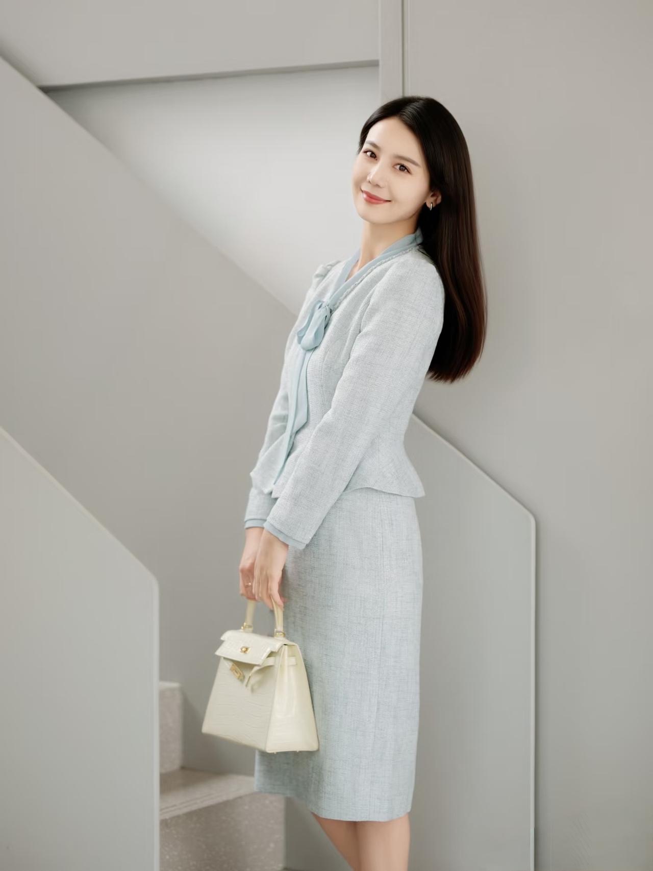 一个女人的外貌重要吗对于女人来说，外貌很重要，但是最重要的是人品和素质。