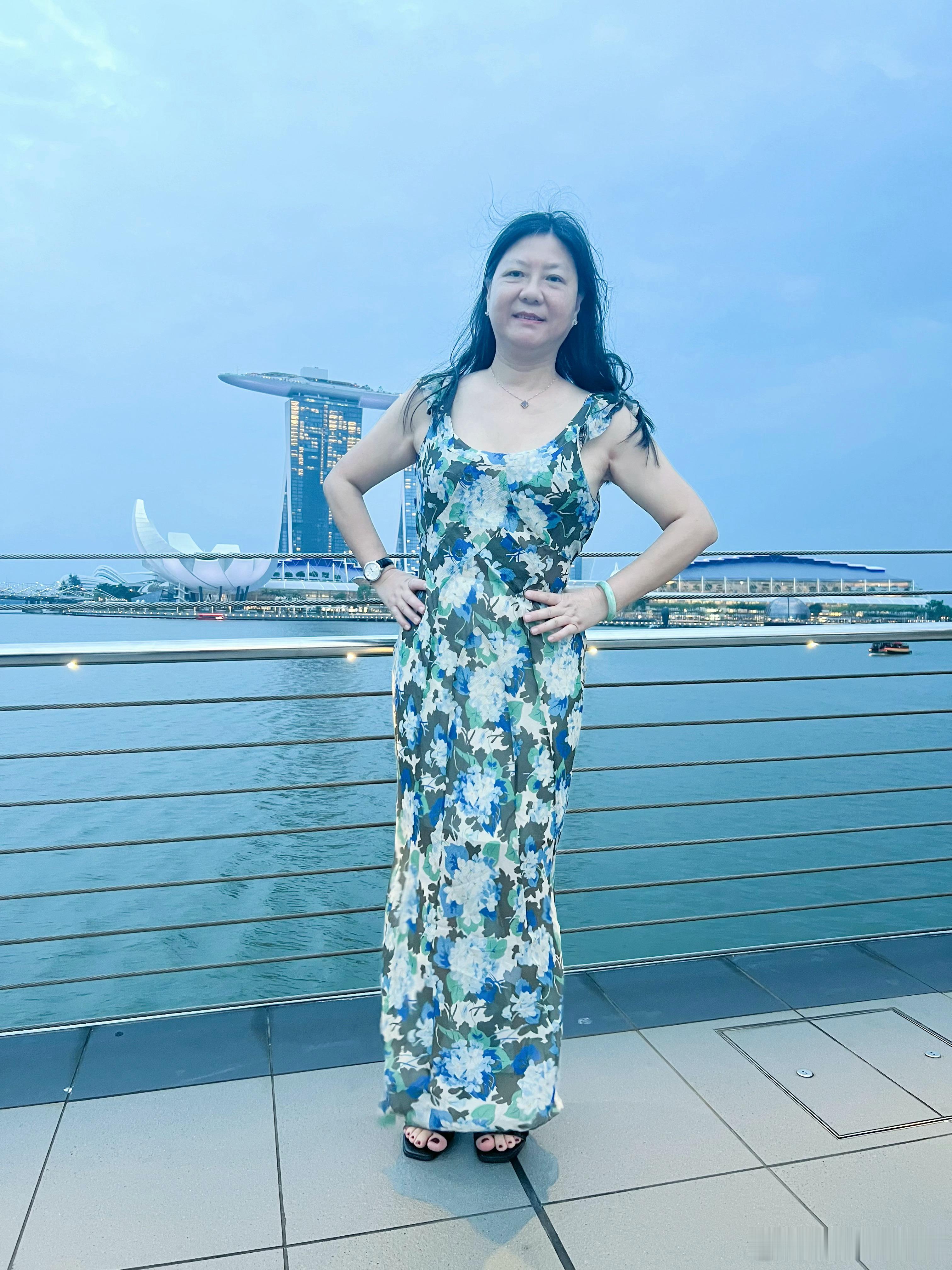 敏儿Jessyy全身照夏日优雅浪漫！新加坡鱼尾狮公园。时尚苹果原相机时尚穿搭