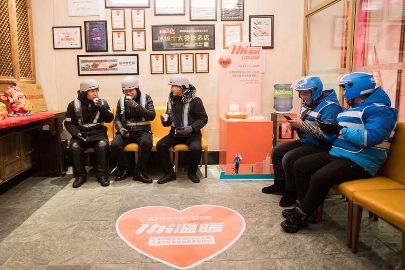 代驾
某企业老总酒后叫了代驾，代驾过来后，发现老总后备箱里满满的东西，他骑的车放