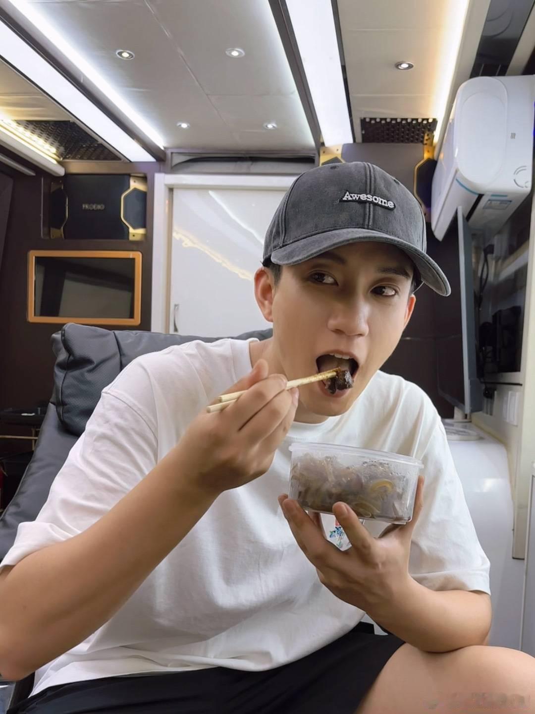 王子奇今年有新的突破  王子奇填表演我  的年终自评上线！努力程度90%，对工作