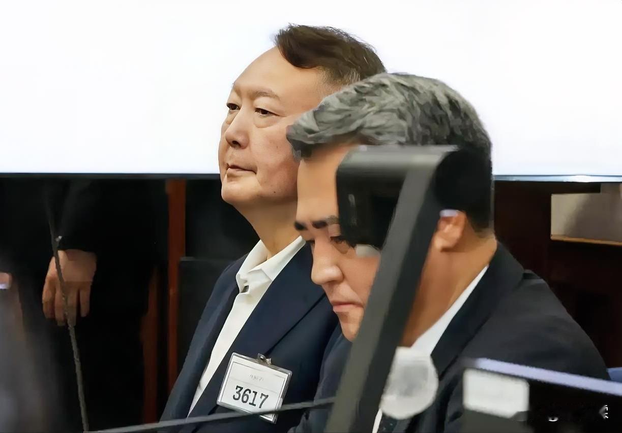 3617号嫌疑人可能要完了！

当地时间11.3日尹锡悦在审判现场遭到韩国特种部