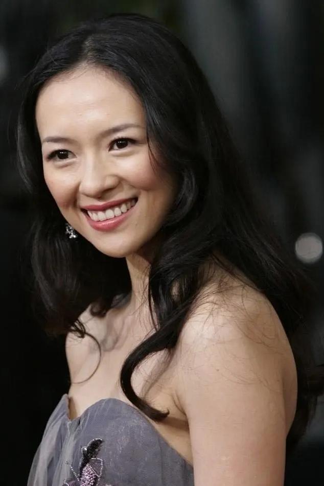 章子怡套现3亿！终于看懂明星赚钱有多轻松
 
不得不说，明星赚钱真的太容易了！看