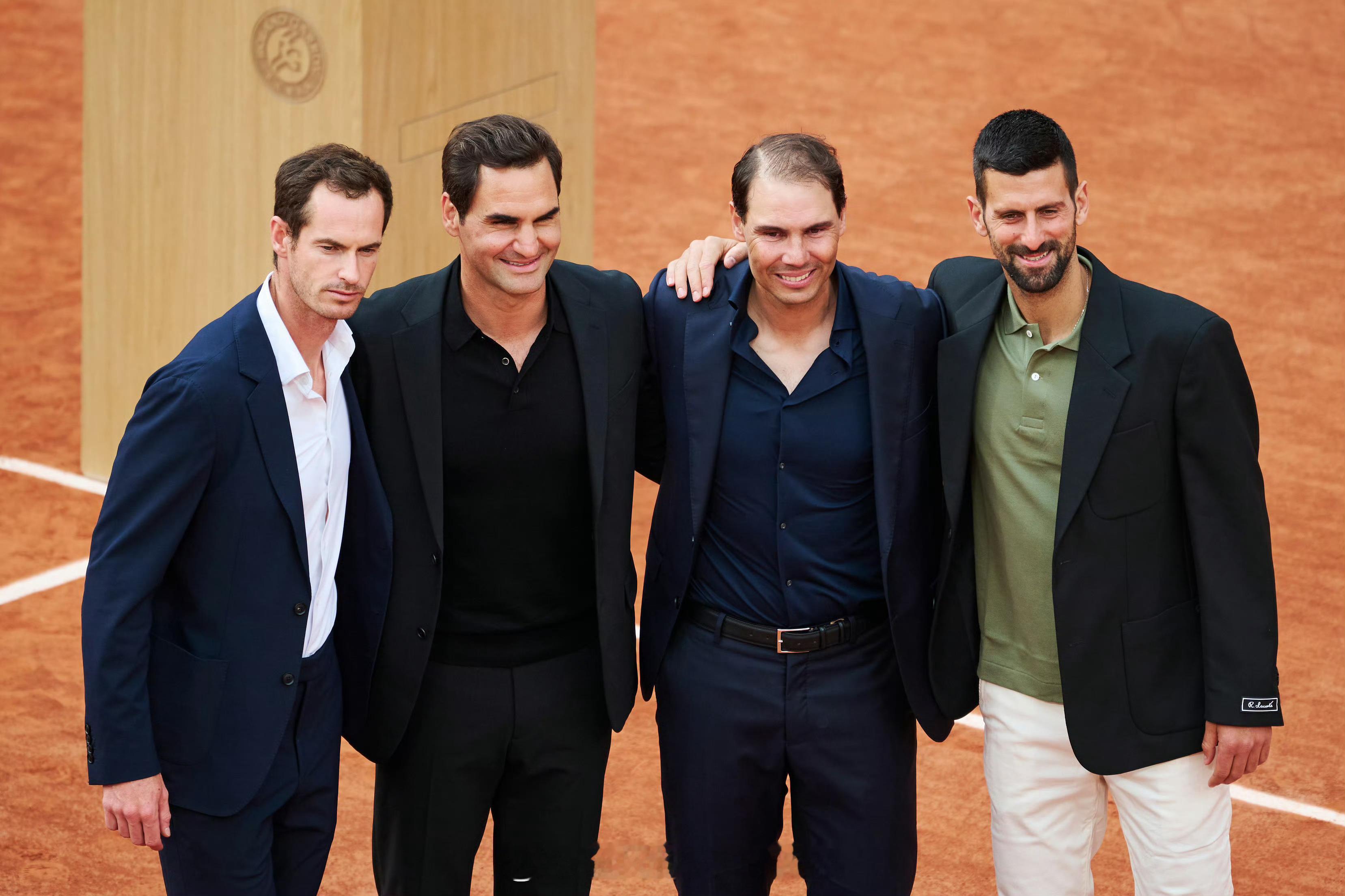 足球名宿梅西被问及其他体育项目中的“最佳球员”表示： “我非常钦佩费德勒、纳达尔