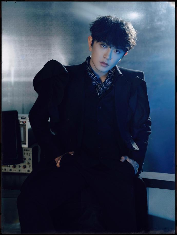 颜人中绝对是千禧年典型非主流 被颜人中的千禧年日常笑到！课桌上的修正液爱心、劲舞