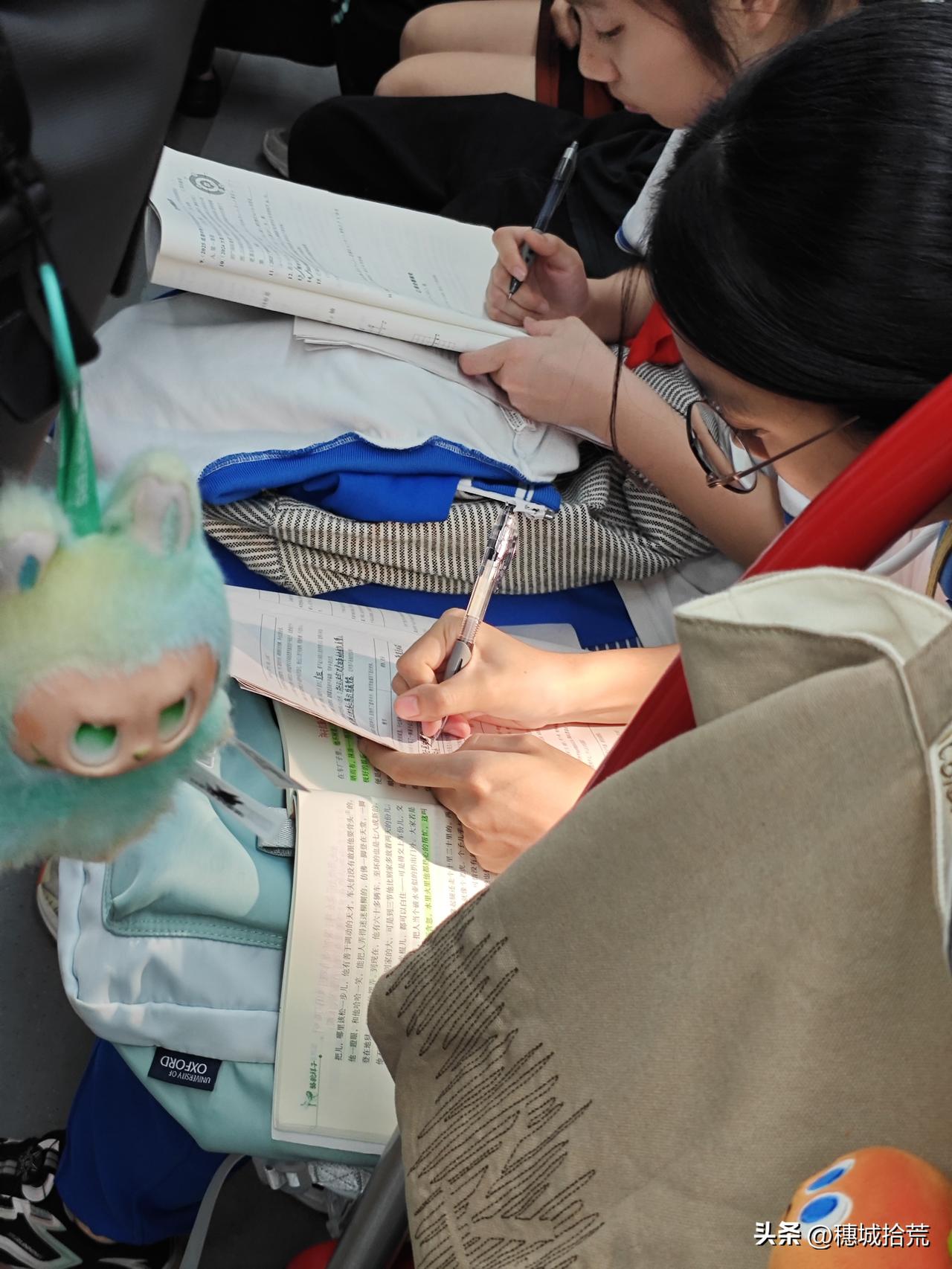 环境，才是孩子学习的隐形推手！那天下班，我就遇到了。

下班，在广州3号线拥挤的