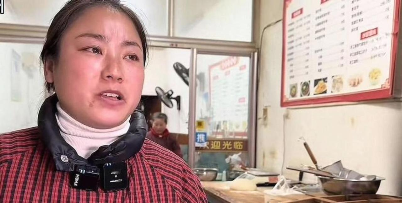安徽，一38岁女子，靠卖烧饼12年攒下近百万的血汗钱，谁知，她竟不顾老公孩子反对