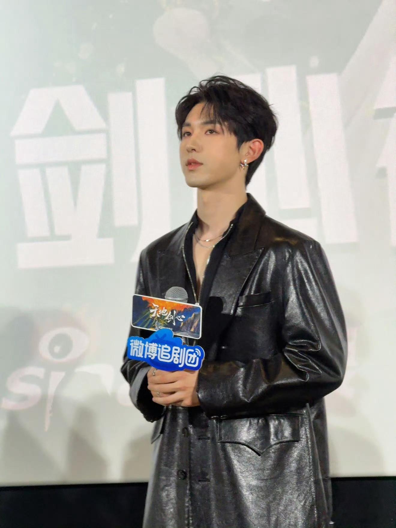 成毅郭俊辰合唱成毅郭俊辰合唱直接封神！温柔声线完美融合，这波听觉盛宴我把手机砸进