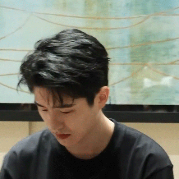 刘昊然 喝完你享年19我享年28 魔方小姐路演爆梗出圈，临场反应快到离谱，直接把